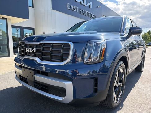 Certified 2023 Kia Telluride S w/ S Sunroof Package AWD/4WD image 3