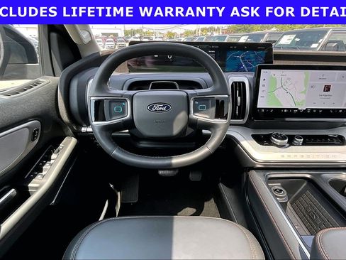 Used 2025 Ford Expedition Max Active AWD/4WD image 5