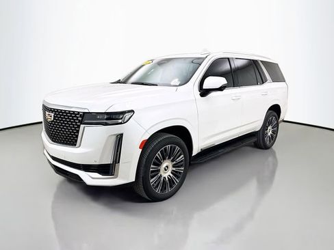 Used 2024 Cadillac Escalade Luxury image 3