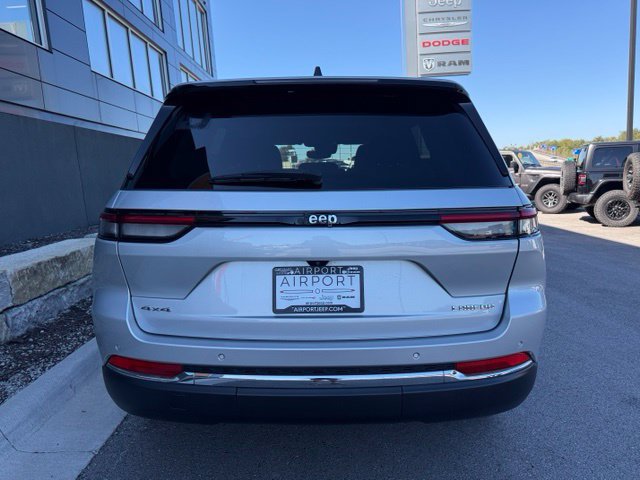 Used 2024 Jeep Grand Cherokee Laredo X AWD/4WD image 4