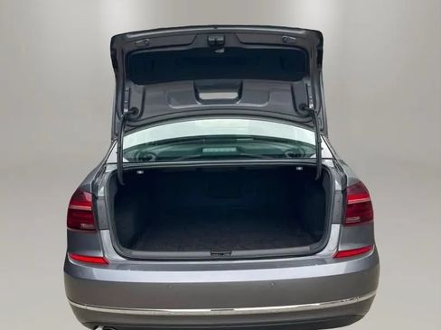 Used 2018 Volkswagen Passat 2.0T SEL Premium FWD image 20