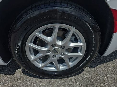 Used 2023 Chrysler Pacifica Touring-L FWD image 9