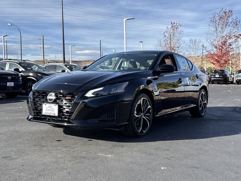 New 2025 Nissan Altima 2.5 SR image 4