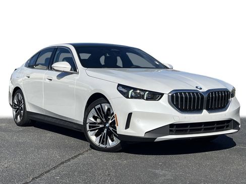 Certified 2025 BMW 530i 530i w/ Premium Package image 2