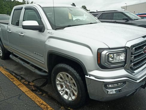 Used 2018 GMC Sierra 1500 SLE w/ SLE Value Package AWD/4WD image 3