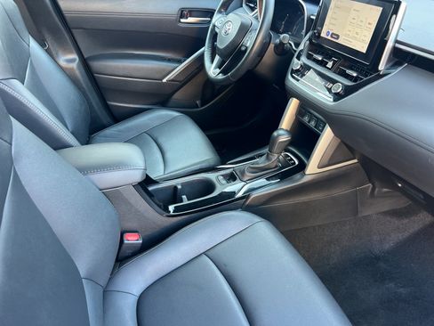Used 2023 Toyota Corolla Cross XLE AWD/4WD image 15
