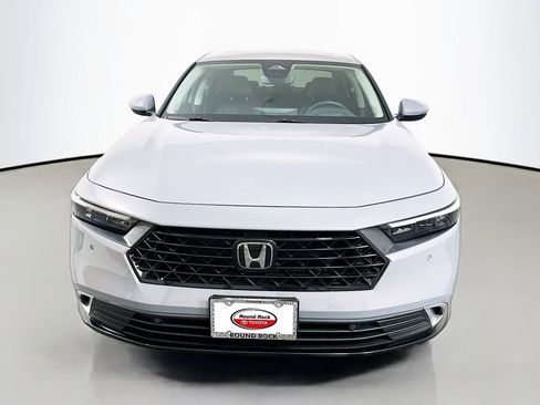 Used 2023 Honda Accord Touring image 2