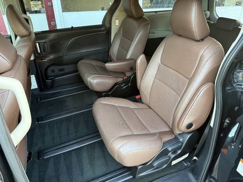 Used 2017 Toyota Sienna Limited Premium w/ Protection Package AWD/4WD image 10