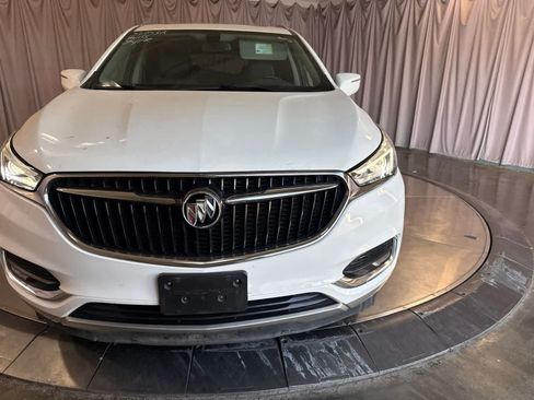 Used 2020 Buick Enclave Essence w/ Sound and Sites Package AWD/4WD image 2