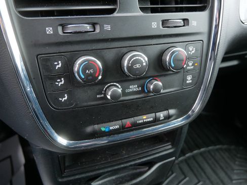 Certified 2016 Dodge Grand Caravan SE image 22