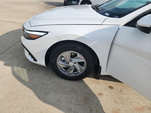 New 2026 Hyundai Elantra SE FWD image 19
