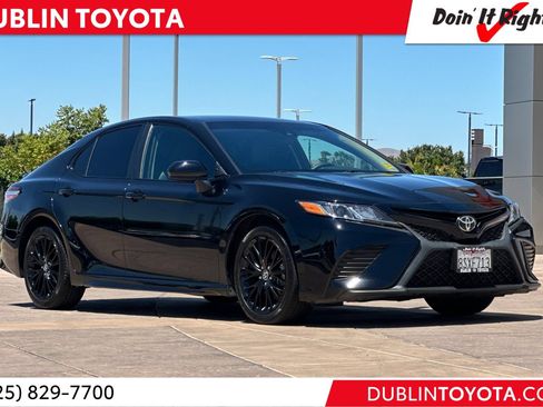 Certified 2020 Toyota Camry SE FWD image 1
