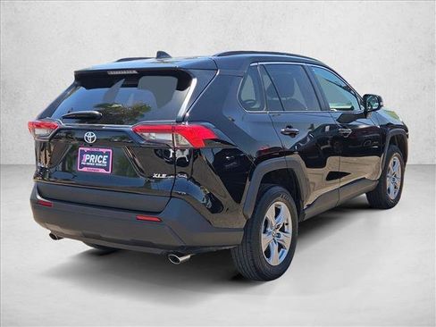 Used 2025 Toyota RAV4 XLE FWD image 5