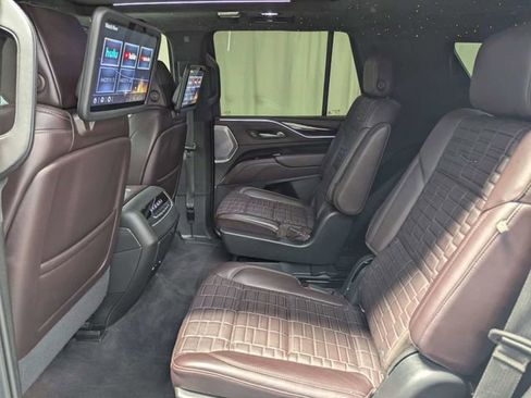 Used 2022 Cadillac Escalade Sport Platinum w/ LPO, Floor Liner Package AWD/4WD image 10