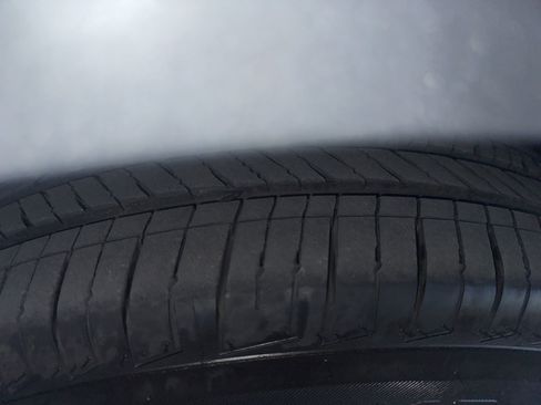 Used 2025 Toyota Sienna XLE image 3