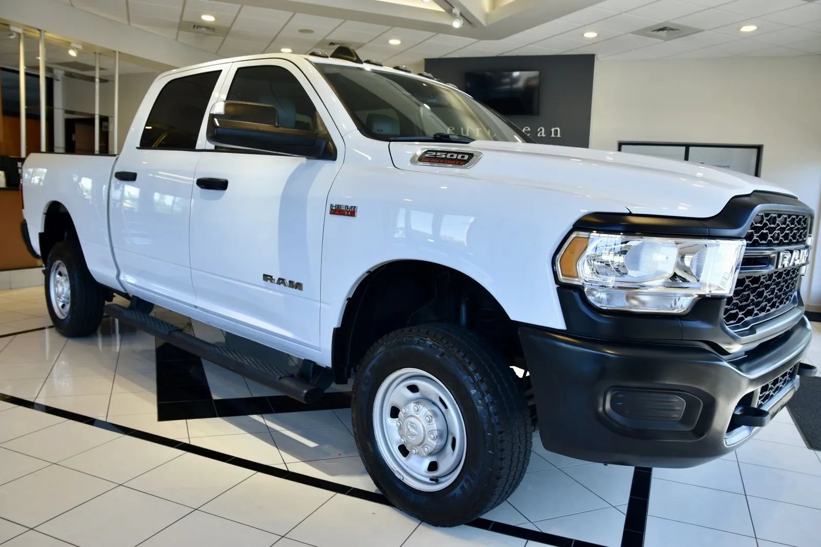 Used 2022 RAM 2500 Tradesman AWD/4WD image 1