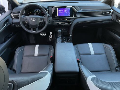 Used 2025 Toyota Camry SE image 19