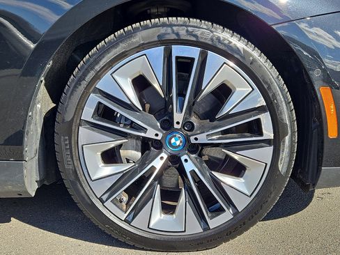 Used 2024 BMW i5 eDrive40i w/ Premium Package image 8