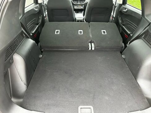 Used 2021 Ford Escape SE w/ SE Sport Appearance Package image 34