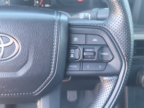 Certified 2025 Toyota Tacoma SR5 AWD/4WD image 15