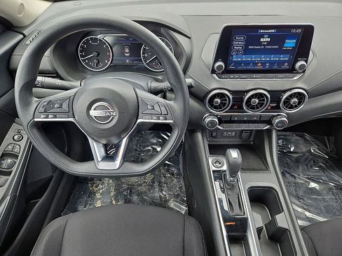 Used 2025 Nissan Sentra SV FWD image 17