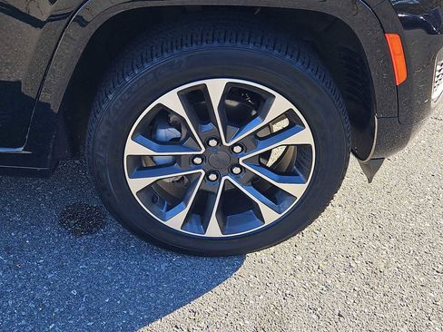 Used 2022 Jeep Grand Cherokee Overland w/ Luxury Tech Group IV image 10