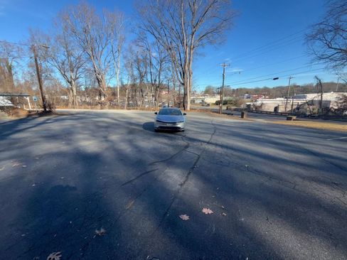 Used 2025 Toyota Prius LE image 14