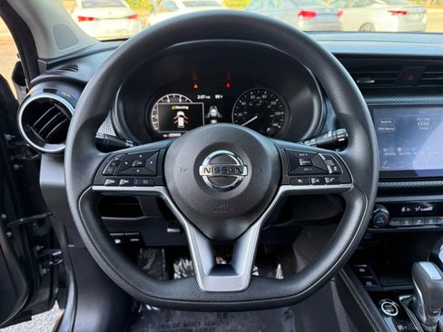 Used 2022 Nissan Kicks SV w/ Interior Electronics Package image 18