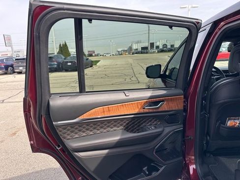 Used 2025 Jeep Grand Cherokee L Summit image 27