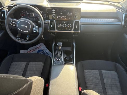 Used 2023 Kia Sorento LX image 13