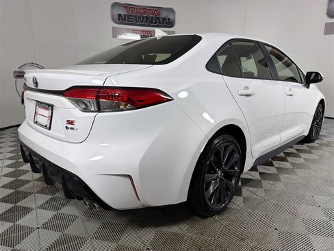 Used 2025 Toyota Corolla SE image 3