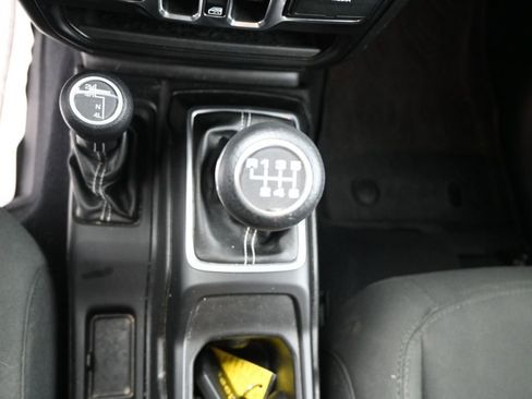 Used 2019 Jeep Wrangler Unlimited Sahara image 15