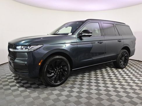 New 2025 Lincoln Navigator Reserve w/ Jet Appearance Package image 2