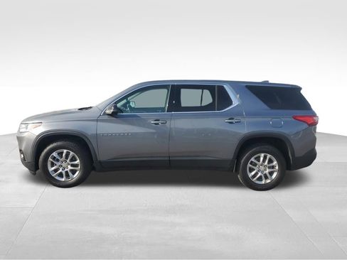 Used 2021 Chevrolet Traverse LS image 2