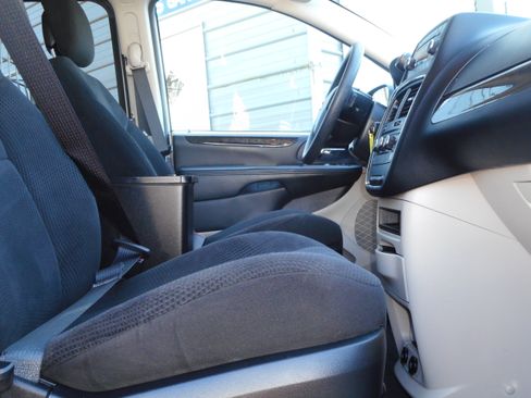 Used 2014 RAM C/V Tradesman FWD image 25
