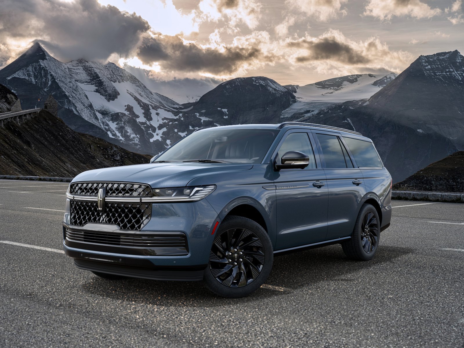 New 2027 Lincoln Navigator Reserve w/ Jet Appearance Package AWD/4WD image 2