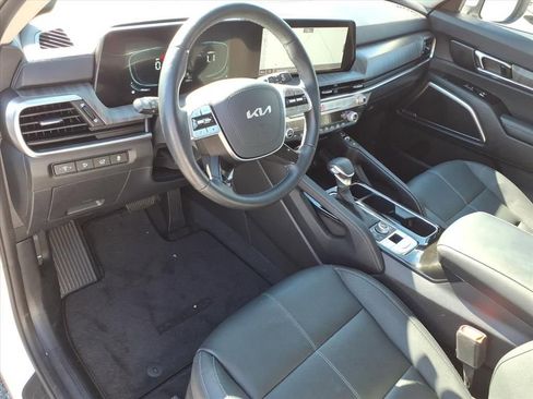 Used 2025 Kia Telluride EX image 11