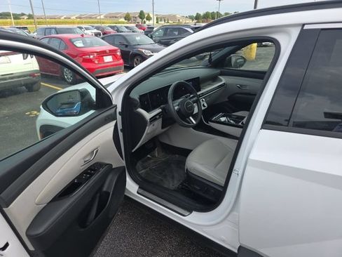 Used 2025 Hyundai Tucson Limited AWD/4WD image 6