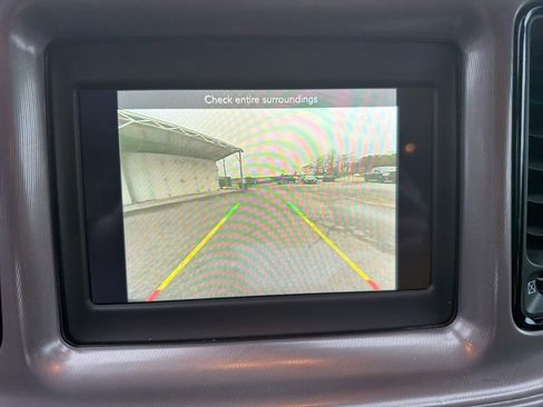 Used 2023 Dodge Challenger SXT image 9