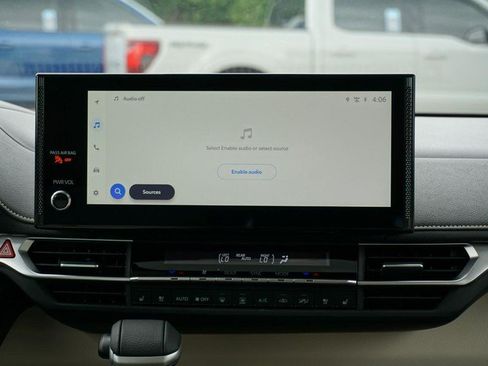 Used 2026 Toyota Sienna Limited FWD image 39
