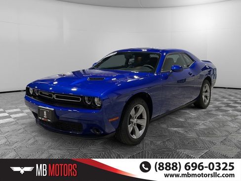 Used 2019 Dodge Challenger SXT image 9