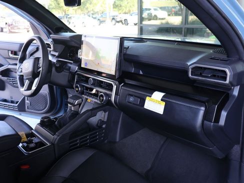 Used 2025 Toyota 4Runner Limited AWD/4WD image 23