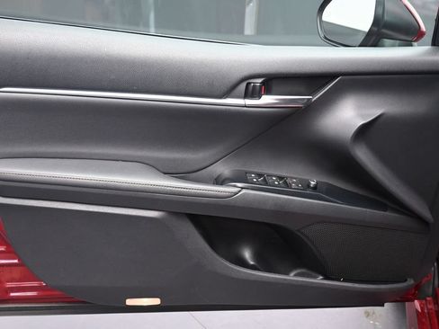 Used 2020 Toyota Camry XLE FWD image 23