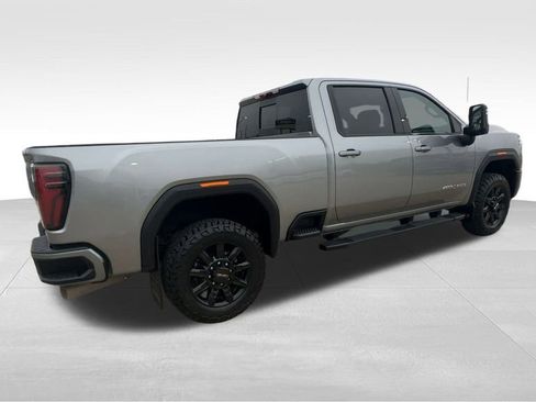 Used 2025 GMC Sierra 2500 AT4 image 9