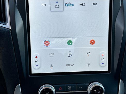 Certified 2024 Ford Edge SE image 15