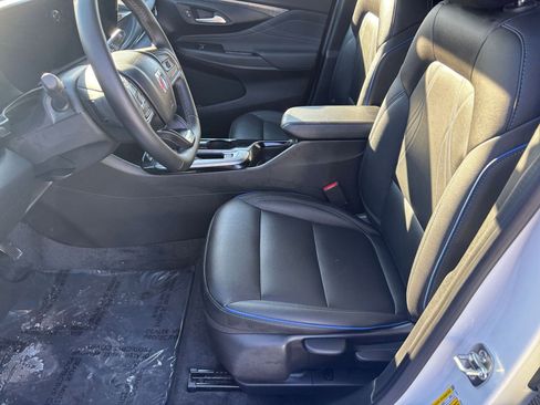 Used 2025 Buick Envista Sport Touring image 23