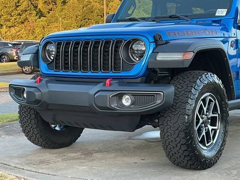 Used 2024 Jeep Wrangler Unlimited Rubicon AWD/4WD image 10