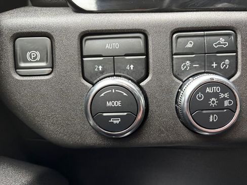 Used 2025 GMC Sierra 1500 SLT image 17