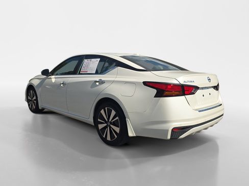 Used 2022 Nissan Altima 2.5 SV FWD image 3