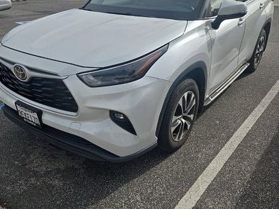 Used 2023 Toyota Highlander XLE
